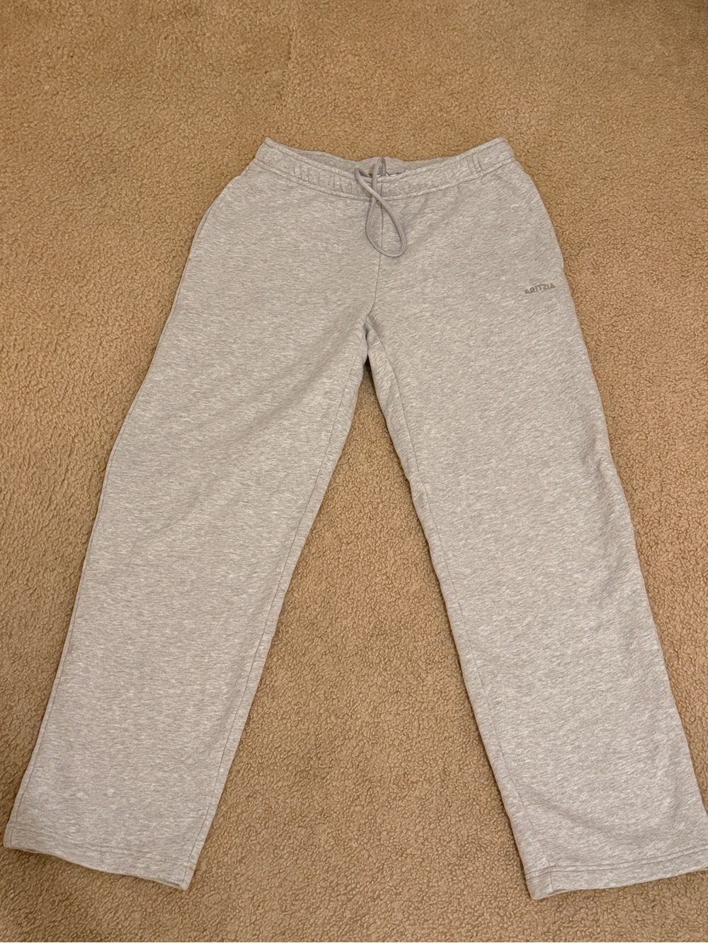 Aritzia Cozy Sweatfleece Mega Straight Sweatpant in Heather Chrome SZ Small